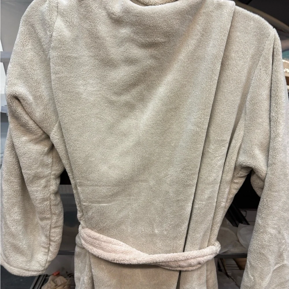 Brookstone Cream Robe - Picture 3 of 12